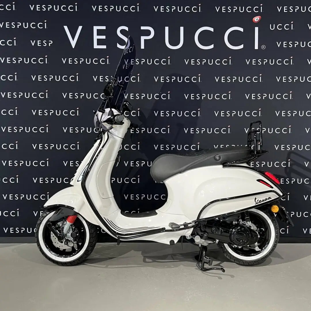 Vespa Sprint - White x black
