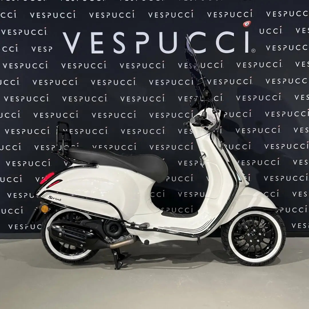 Vespa Sprint - White x black