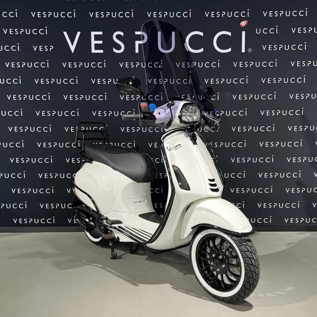 Vespa Sprint - White x black