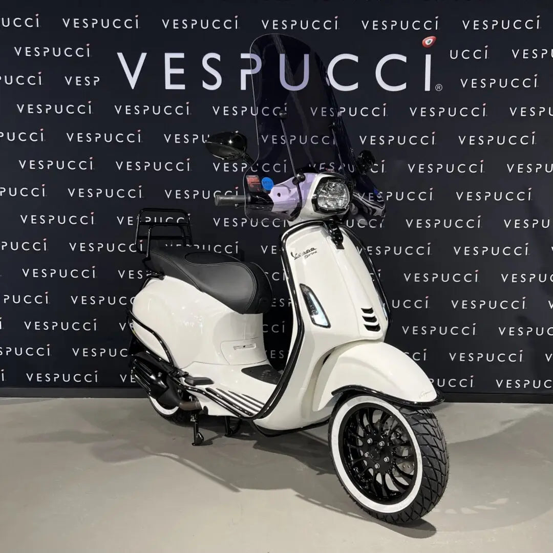 Vespa Sprint - White x black