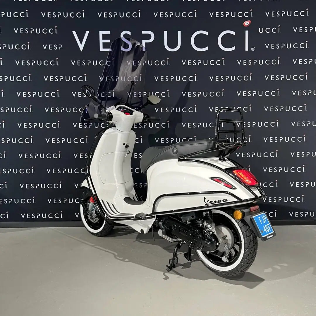 Vespa Sprint - White x black