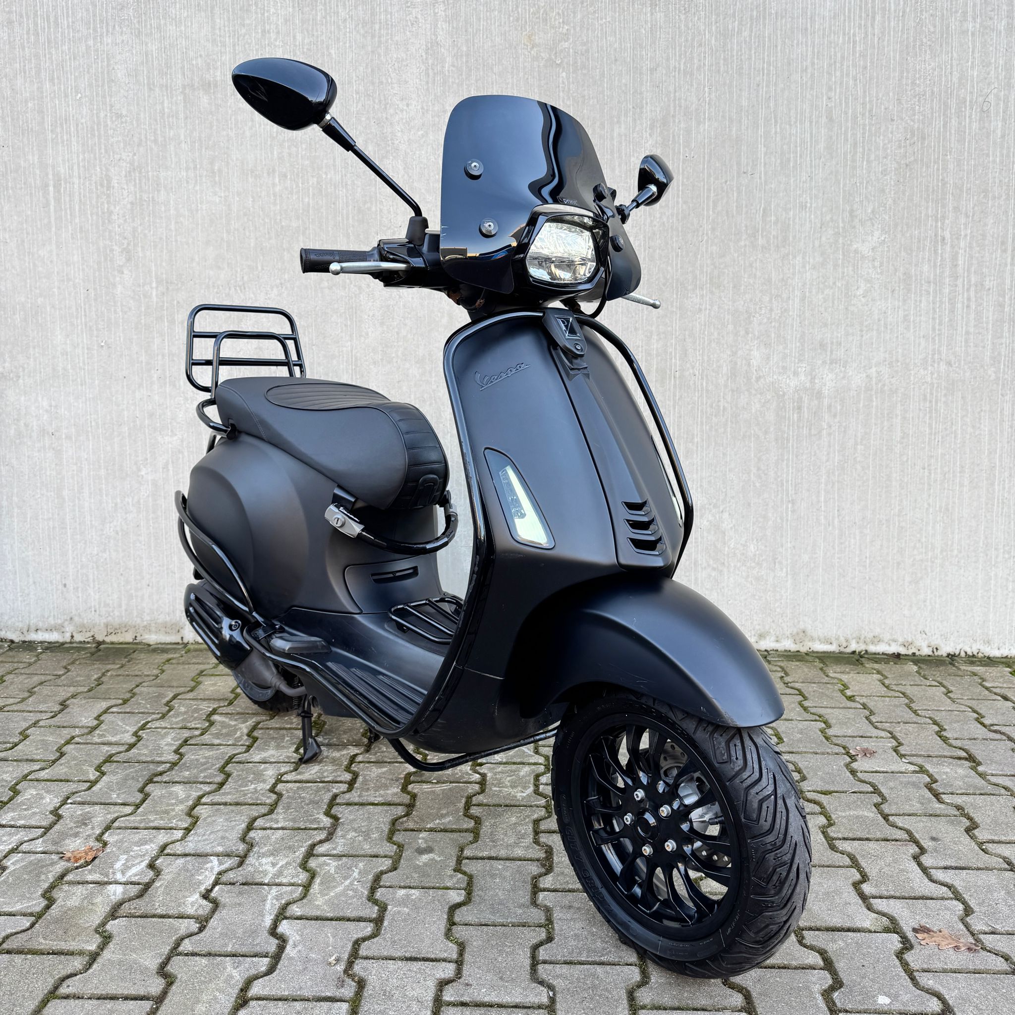 Vespa Sprint Sport Mat Zwart DXJ-52-H