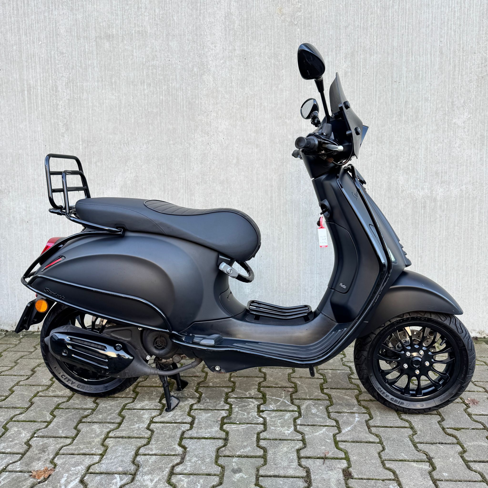 Vespa Sprint Sport Mat Zwart DXJ-52-H