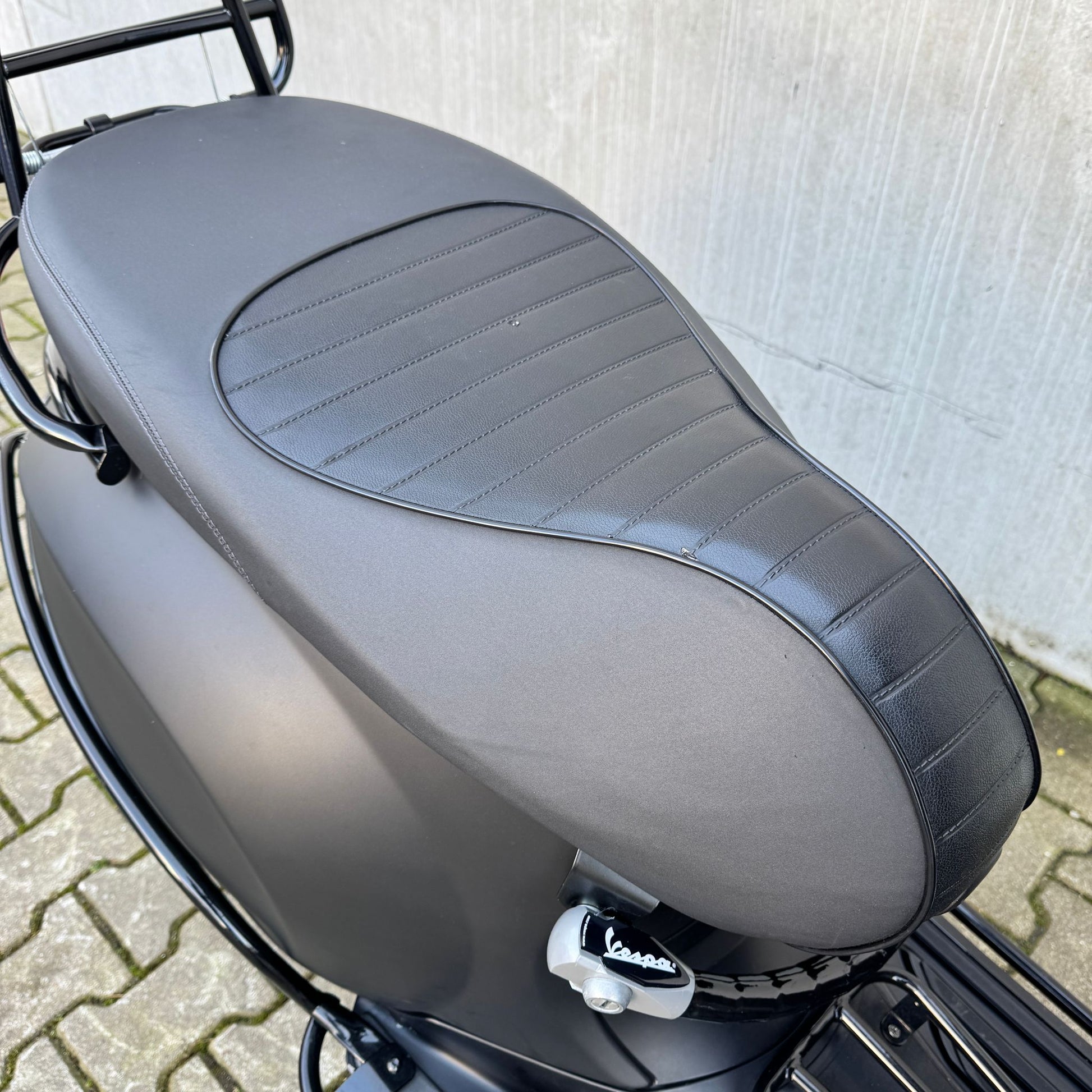 Vespa Sprint Sport Mat Zwart DXJ-52-H