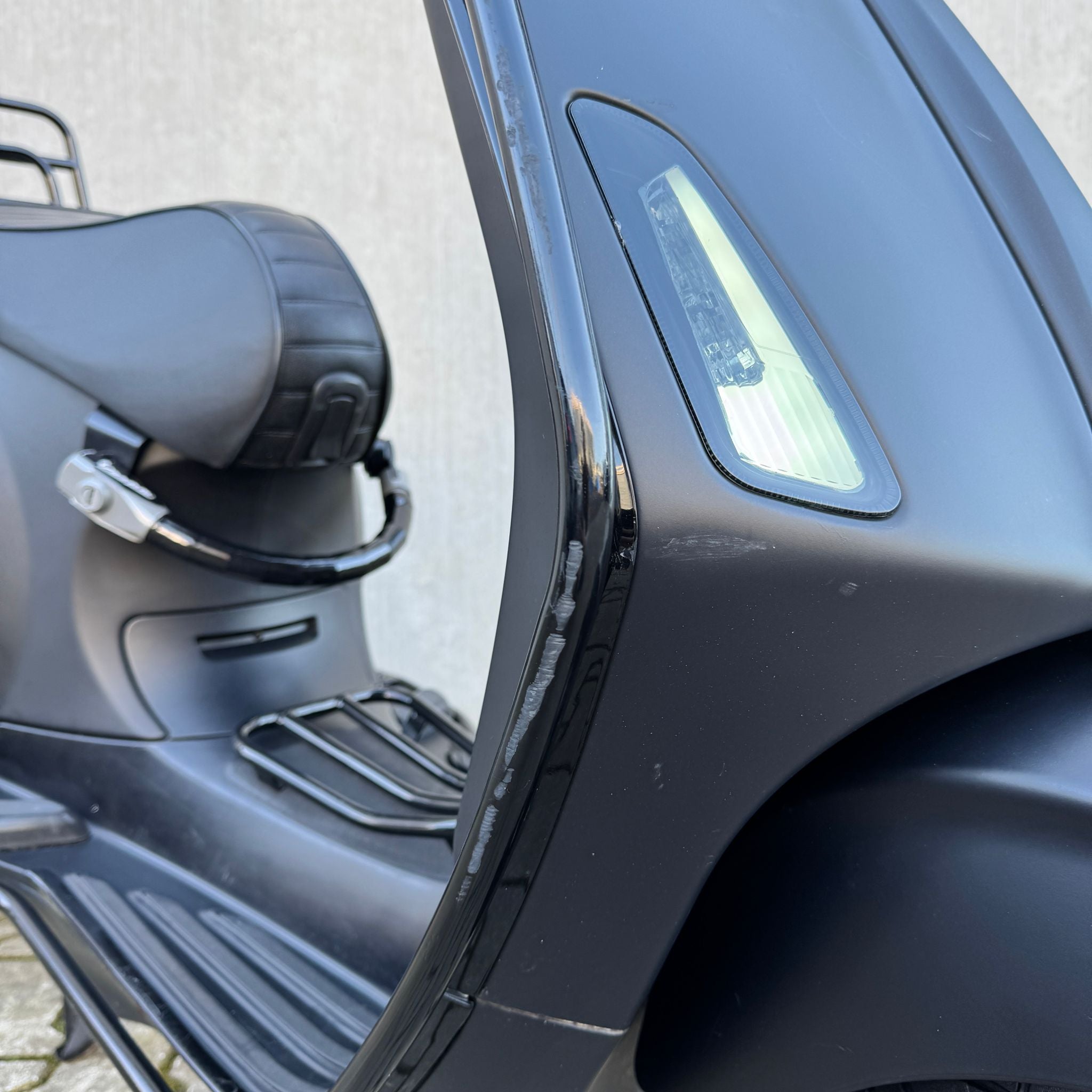 Vespa Sprint Sport Mat Zwart DXJ-52-H