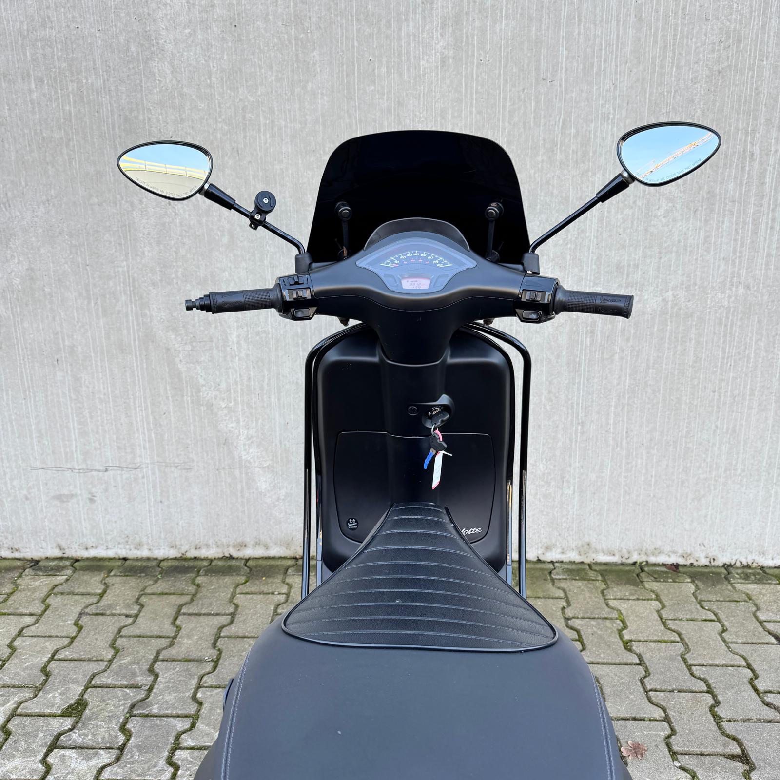 Vespa Sprint Sport Mat Zwart DXJ-52-H
