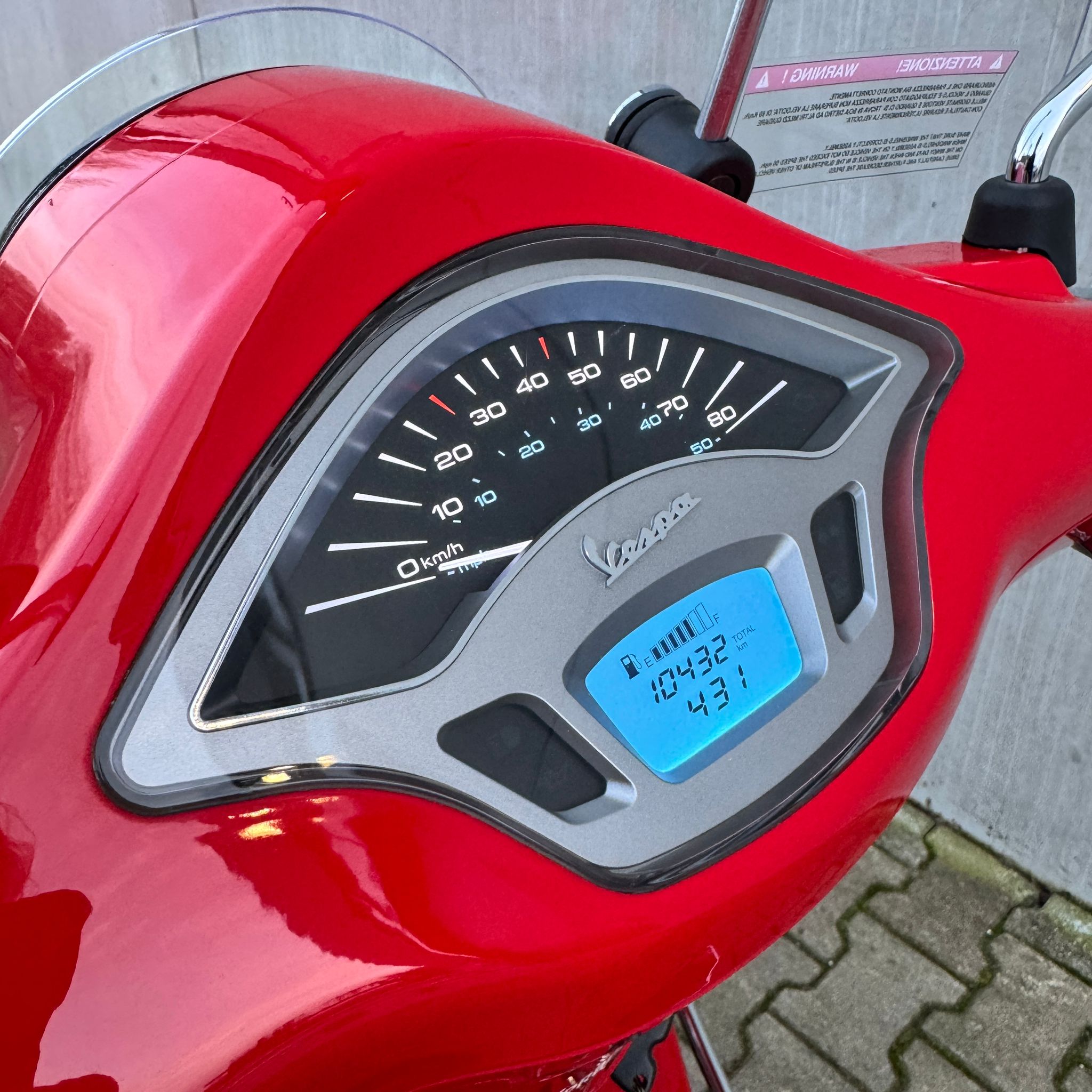 Vespa Primavera RED Edition FJG-17-T