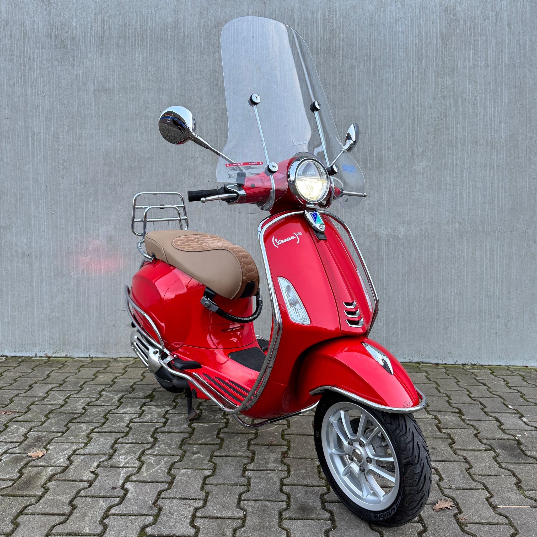 Vespa Primavera RED Edition FJG-17-T