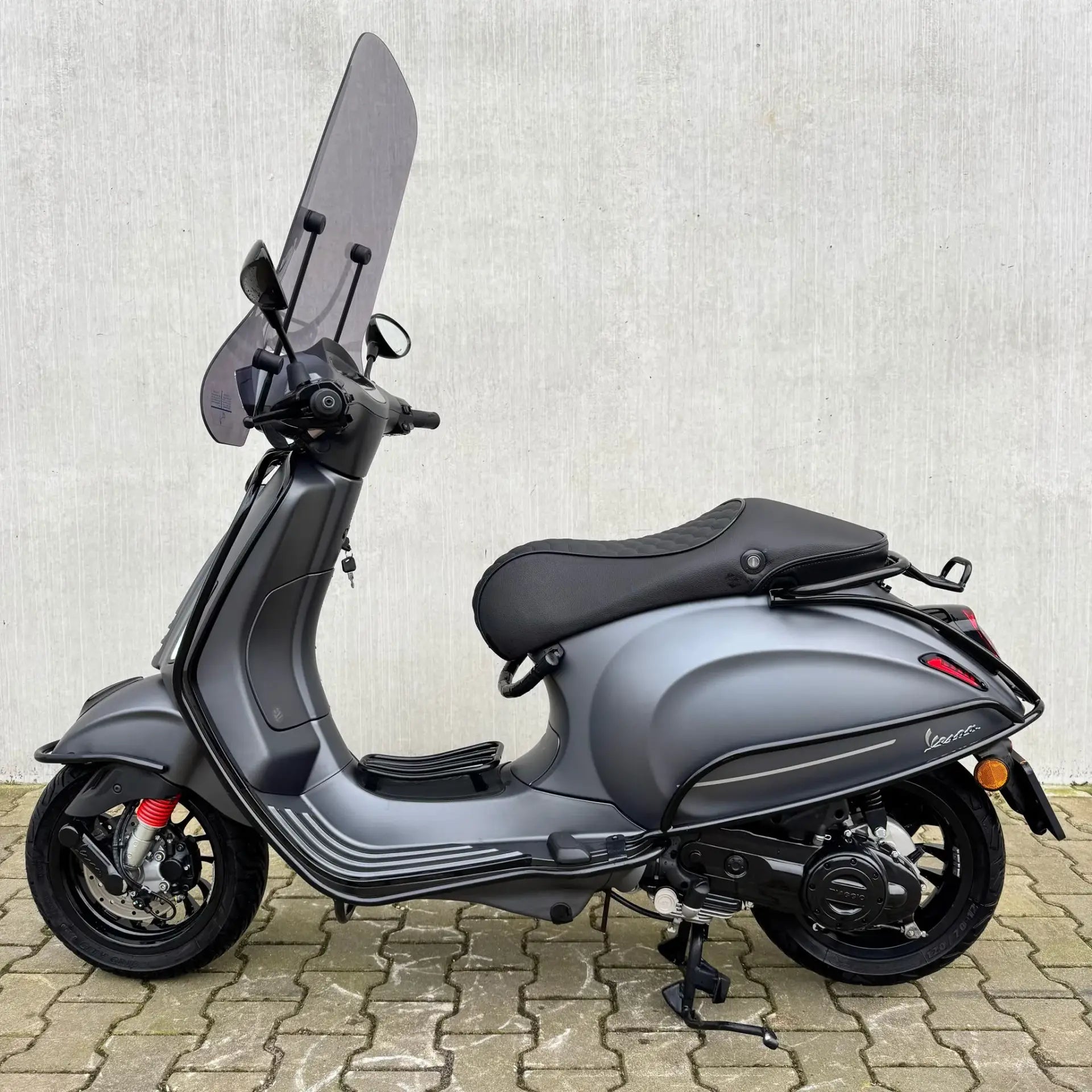 SOLD Vespa Sprint Sport Mat Grijs DTB-60-L