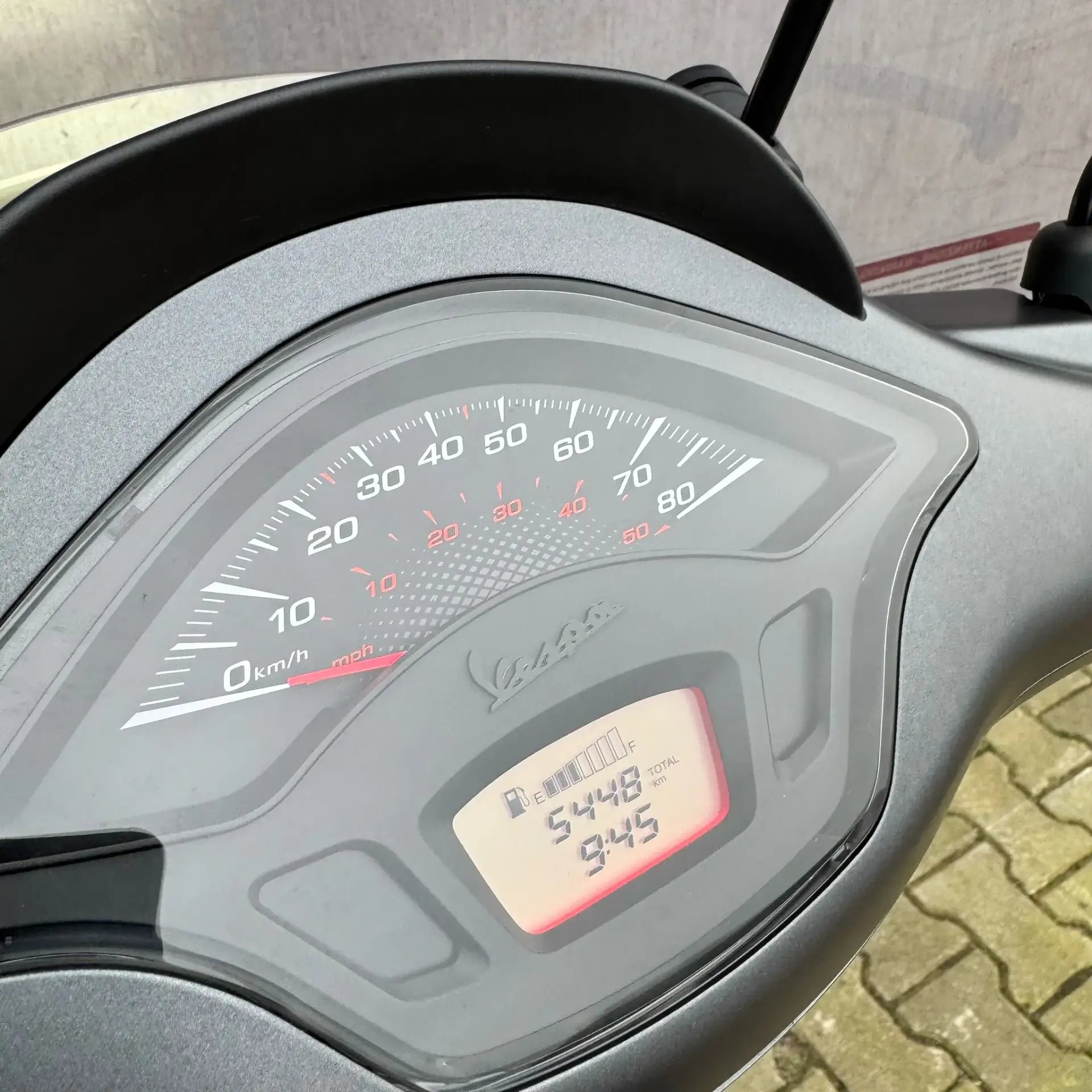 SOLD Vespa Sprint Sport Mat Grijs DTB-60-L