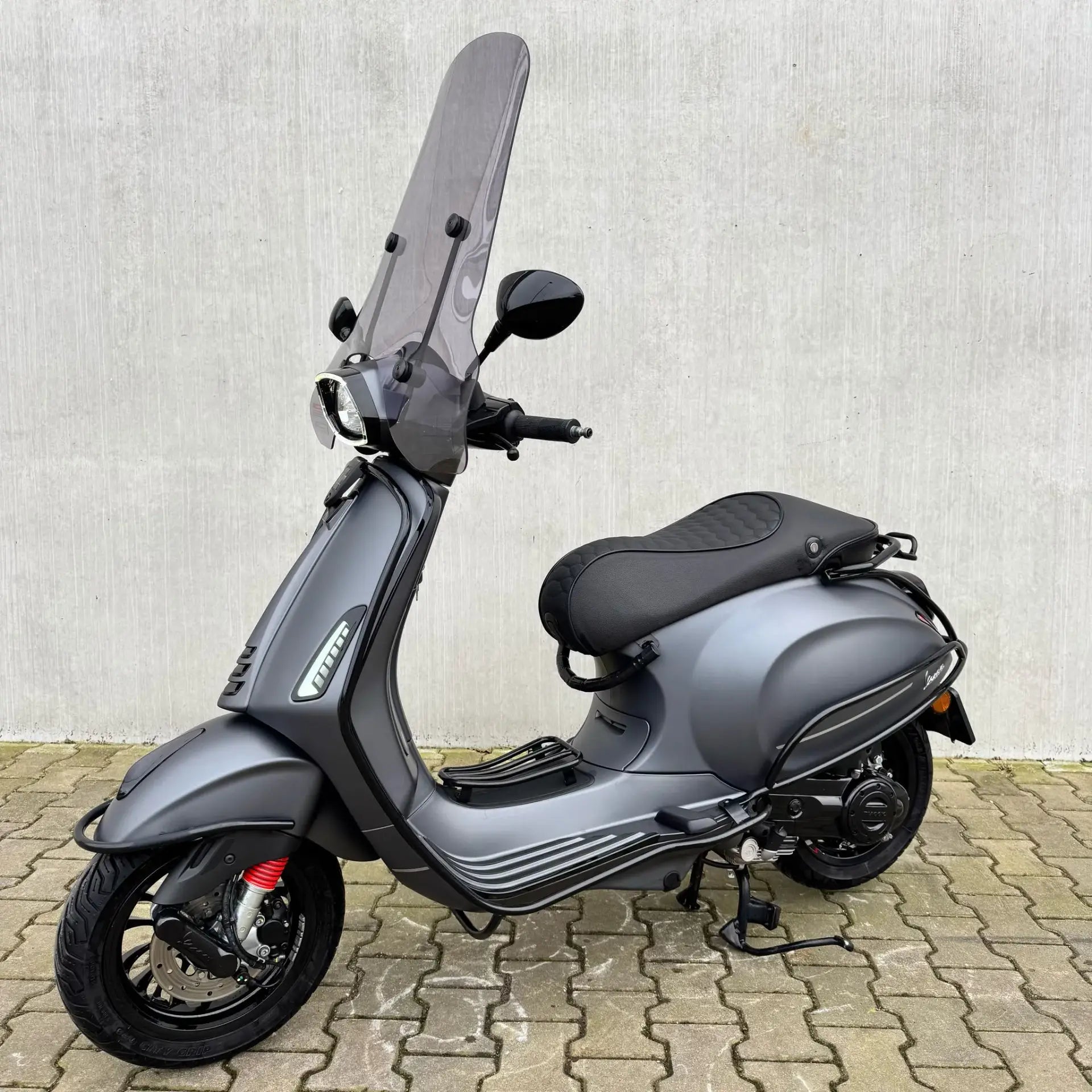 SOLD Vespa Sprint Sport Mat Grijs DTB-60-L