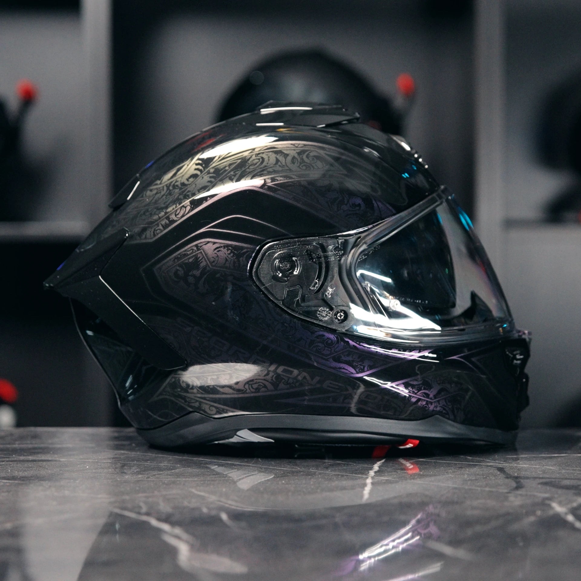 Scorpion EXO-1500 Fantasy Black Chameleon