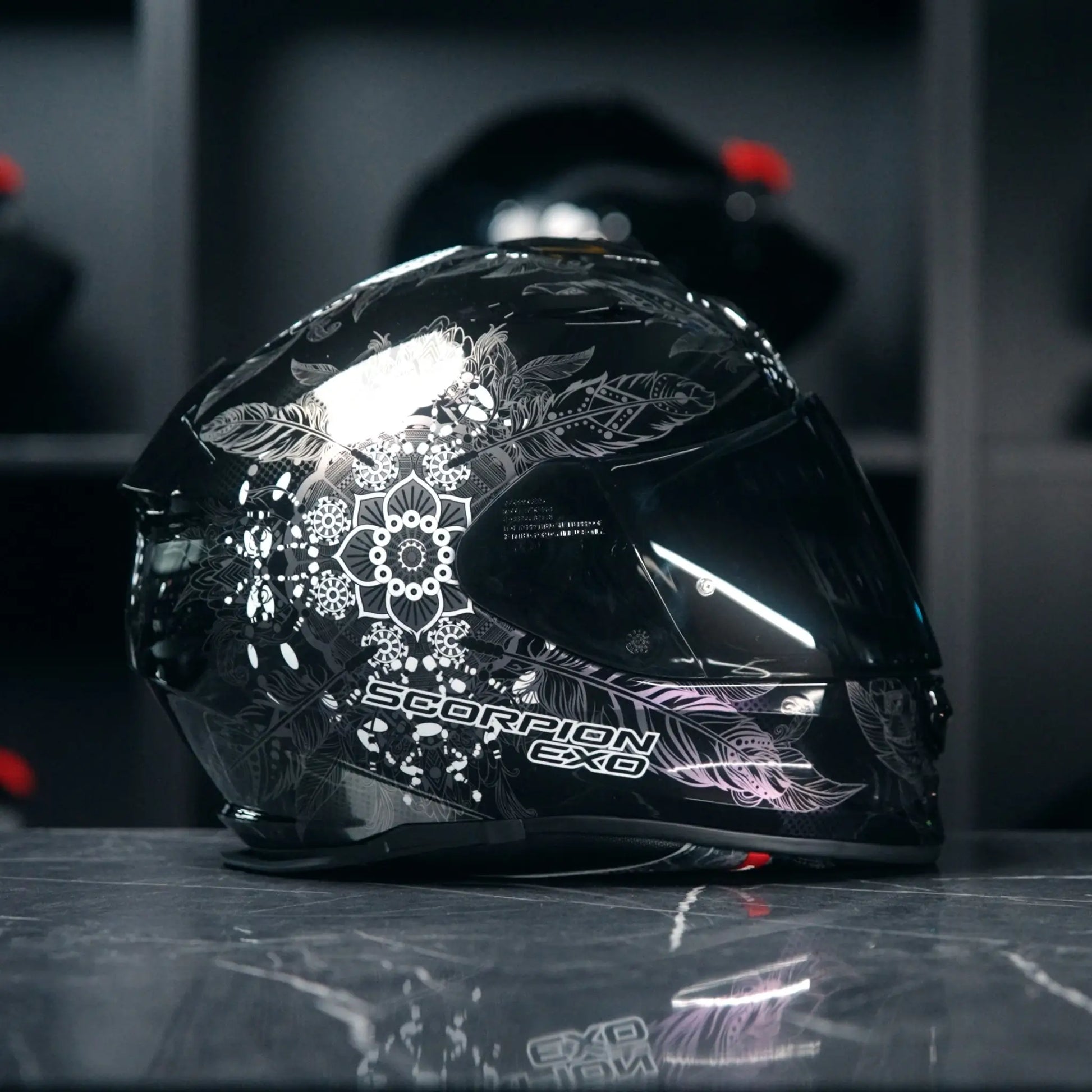 Scorpion Exo-491 Dream Black Chameleon