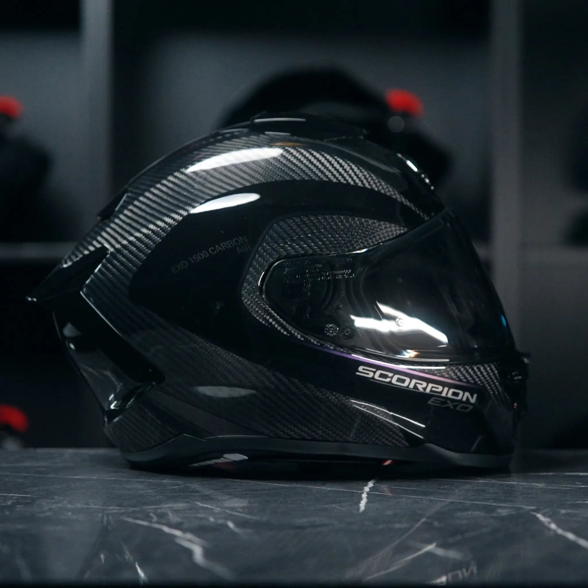 Scorpion EXO-1500 Carbon Mundi Black Chameleon