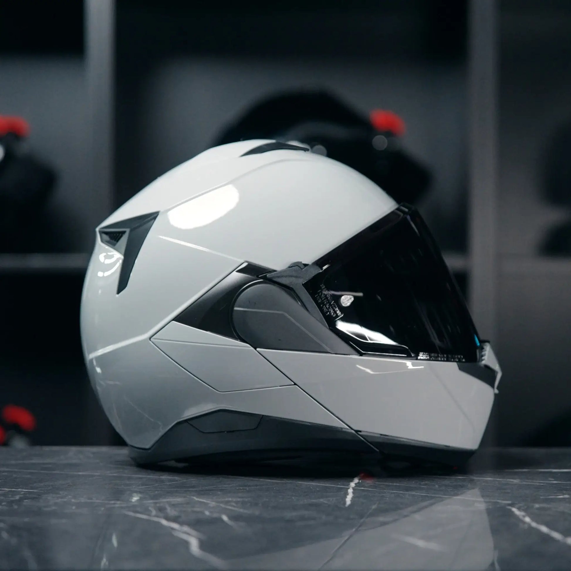 Shark OXO Dark Shadow Gun Silver