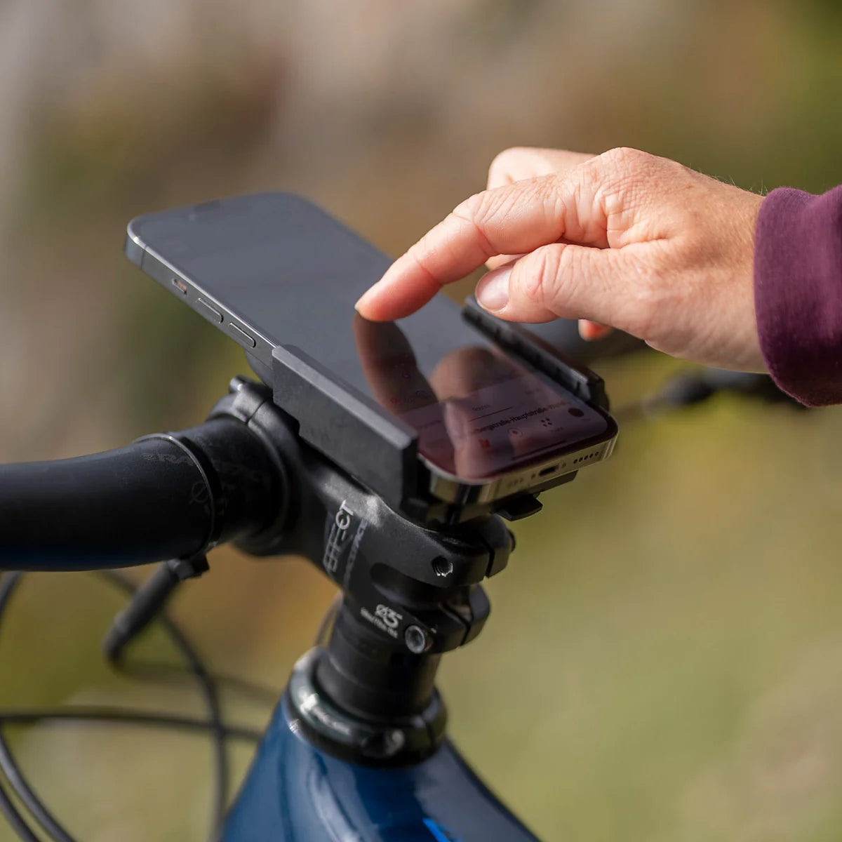 SP Connect Universal Charging Phone Clamp