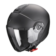 Een matzwarte jethelm met een minimalistisch en praktisch design, de Scorpion Exo-City II, ideaal voor stadsverkeer en korte ritten.