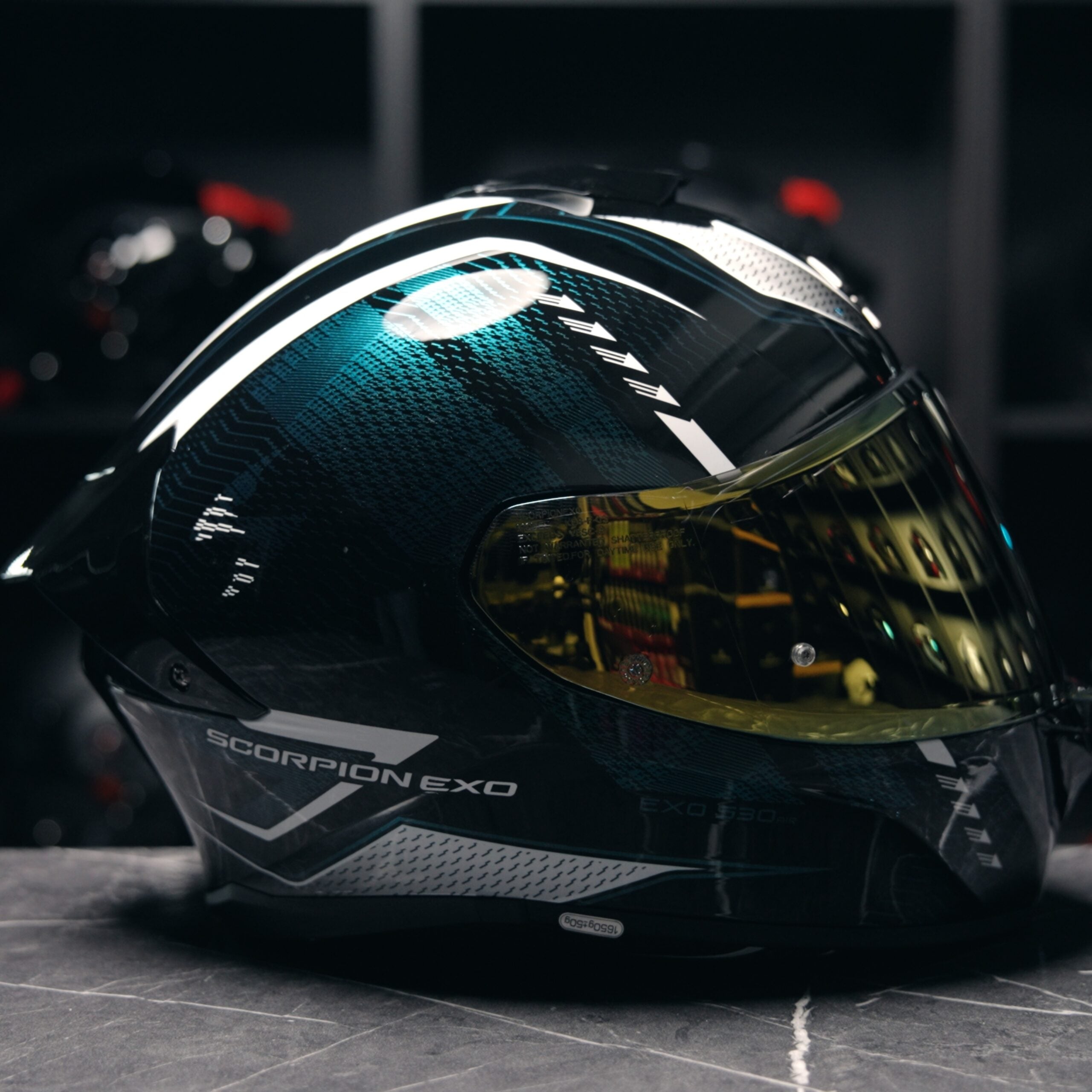 Scorpion EXO-530 Theras Black Chameleon White