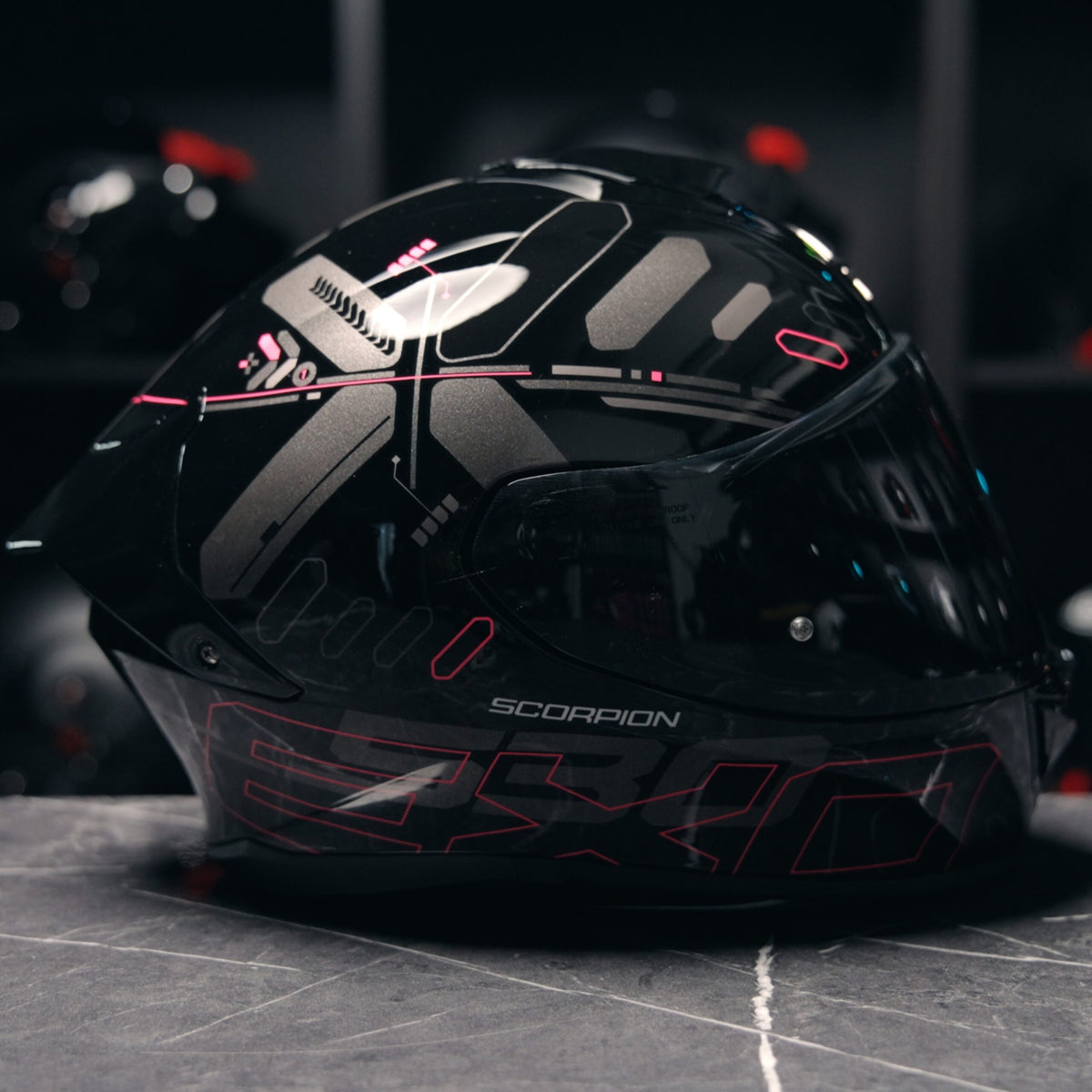 Scorpion EXO-530 Fond Black Pink