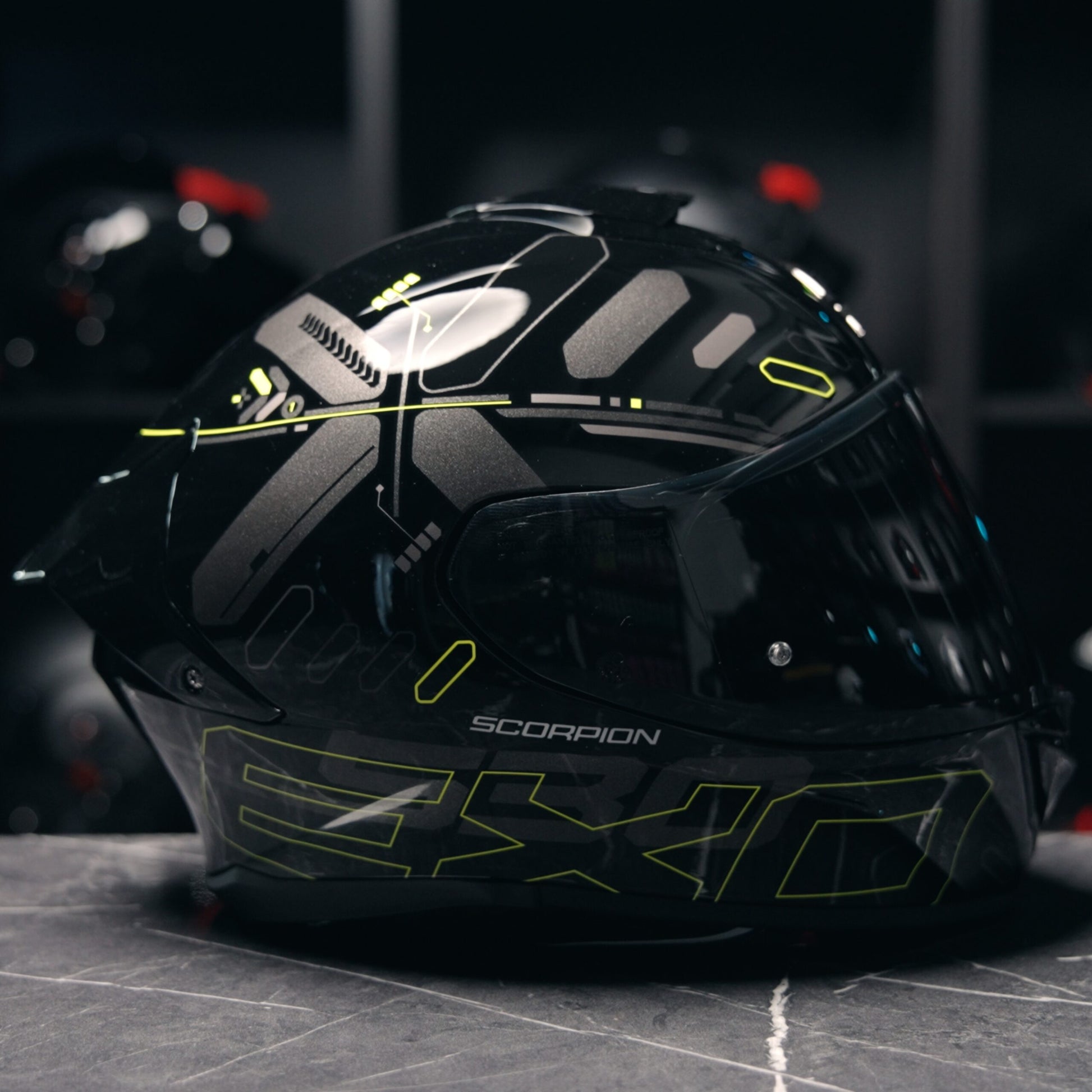Scorpion EXO-530 Fond Black Neon Yellow