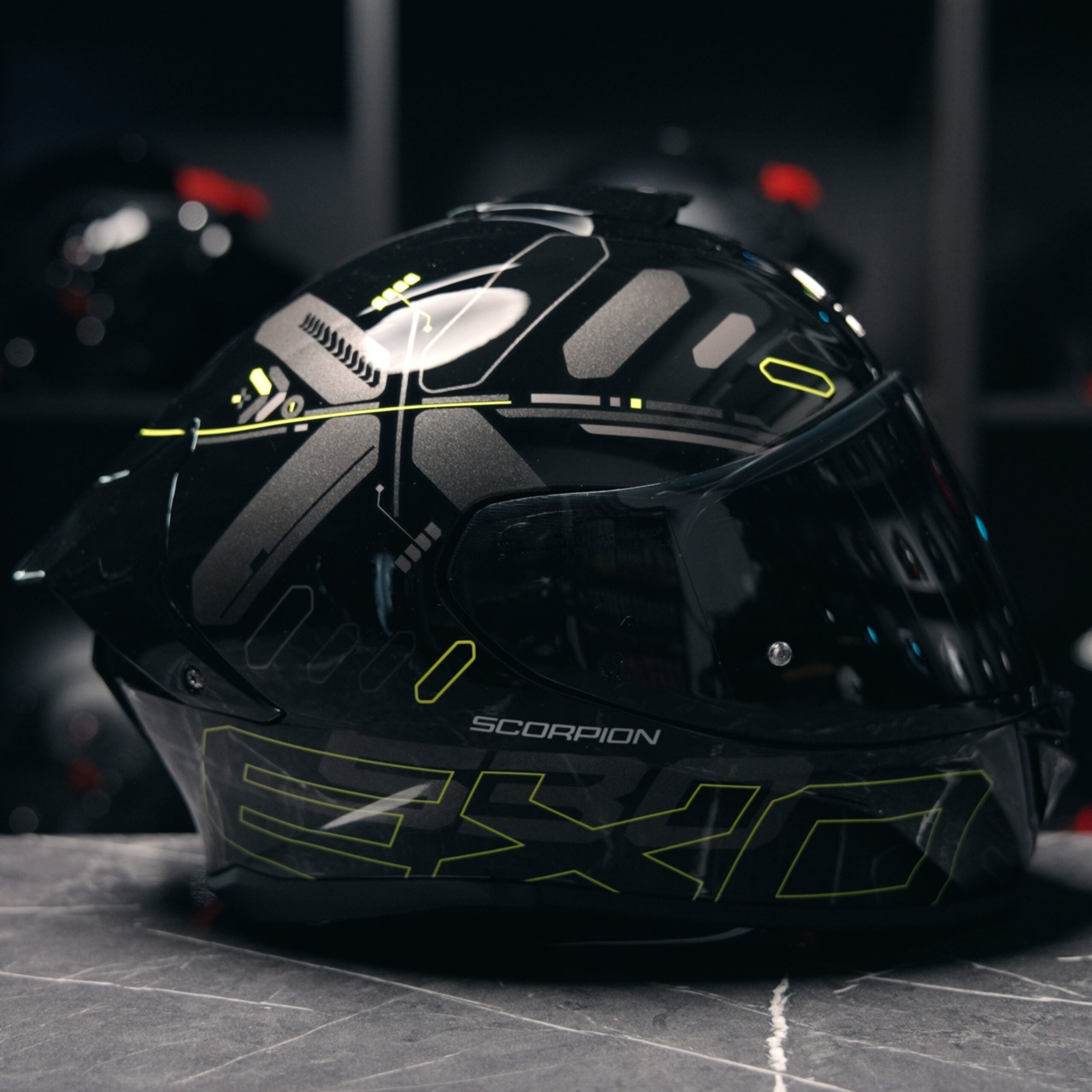 Scorpion EXO-530 Fond Black Neon Yellow
